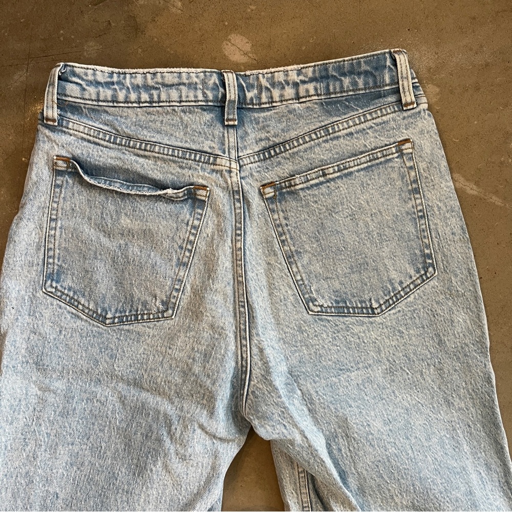 Abercrombie The 90s Relaxed Jean High Rise Curve Love Light Wash - Picture 6 of 6